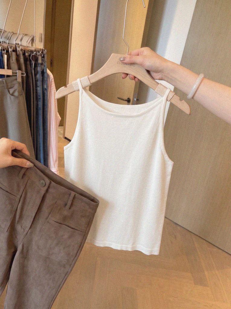 Sleeveless Slimming White Camisole Knit Women's Summer Tank Top Minimalist Design